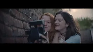 Uma estória de amor entre duas mulheres para contar a história do Renault CLIO!