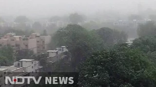Dust storm and rains bring down Delhi's temperature