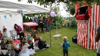 Punch and Judy crocodile mayhem!