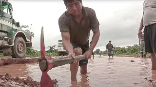 Deadliest Journeys - Bolivia's Mudbath