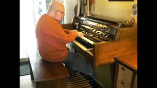 Mike Reed plays Count Basie's "Shiny Stockings" on the Hammond Organ