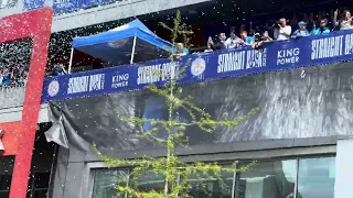 Leicester City Victory Parade lifting the trophy