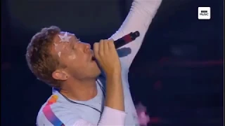 Coldplay - Something Just Like This ( Live One Love Manchester)