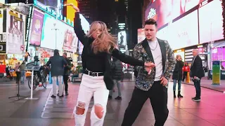 Bachata in Time Square - Un beso Aventura | Simone y Danila Bachata