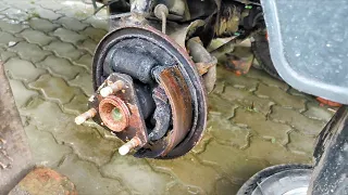 How to change auto rickshaw brake shoe | Piaggio ape brake shoe Change