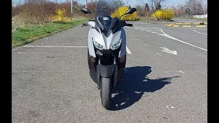 Yamaha XMAX 300 Icon Gray - Walkaround