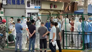 Shanghai residents in local lockdown confront hazmat-clad officials | AFP