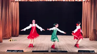 "Подружки" - ансамбль танца "В облаках".