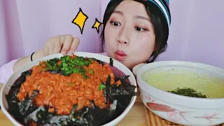 (Recipe Mukbang) Spicy canned TUNA KIMCHI FRIED RICE w. Fire sauce! Side of steamed eggs