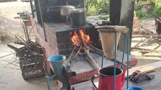 Rotina do dia, café da manhã com pão de alho e mandioca frita , e cuidando dos peixes da lagoinha