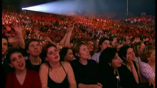 Alizee - Les Enfoires 2002 - Ca Va Pas Changer Le Monde.