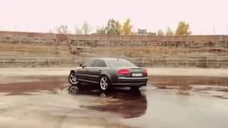 Audi S8 drift