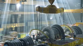 Монтаж ротора паровой турбины на первом энергоблоке ВВЭР-1200 АЭС «Аккую»