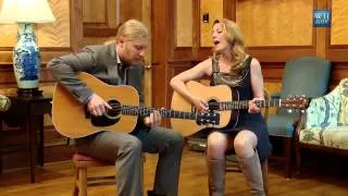 Derek Trucks & Susan Tedeschi - Rollin and Tumblin (Acoustic)