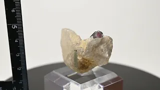 エルバイト/クォーツ【Elbaite with Quartz】PEANUTS MINERALS