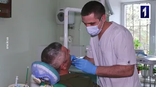 Криворізький стоматолог безоплатно лікує військових