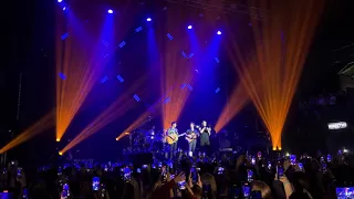 Dvicio -  Подмосковные вечера (cantan en ruso "noches de Moscú") concierto en Rusia 2022  на русском