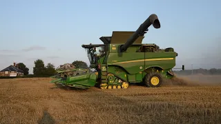 Harvest 2021 - John Deere S780i cutting Wheat & 7530 with Artic Trailer