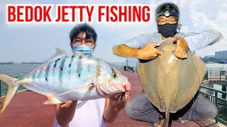 Surf Fishing at Bedok Jetty | Golden Trevally and Stingray | Fishing in Singapore