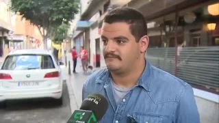 Loco es entrevistado en la televisión diciendo cosas sin sentido