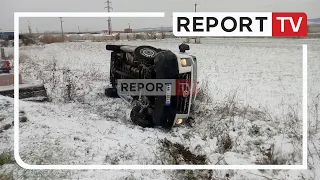 Situata problematike në autostradën Rrogozhinë-Lushnje, furgoni i mallrave del nga rruga