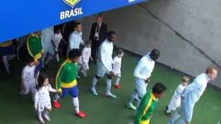 Brasil 3 x 0 França - Arena do Grêmio - 09/06/2013 - Entrada em campo