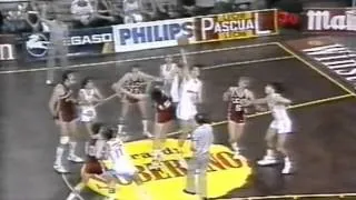 Real Madrid vs USSR (Christmas Tournament 1984) Sabonis breaks the backboard
