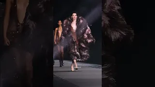 Powerful and confident walk (violet chachki for runwayIcons)✨#luisaviaroma #vogue #runway