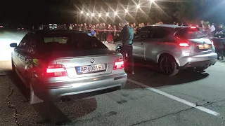 bmw e39 530i   vs nissan juke nismo