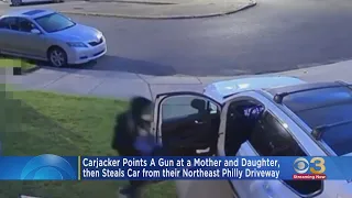 Carjacker points gun at mother, daughter in Northeast Philadelphia driveway