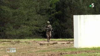 Au coeur des réservistes de l'armée française - Reportage #cdanslair du 01.05.2024