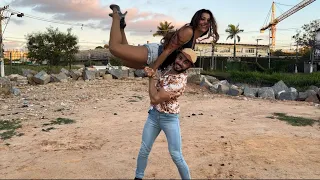 DANÇA UM PIZEIRO AGARRADO COMO ESSE CASAL AÍ , JUNINHO E KIARA