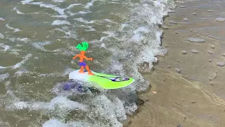 🌊 Ride the Waves with Surfer Dude: The Perfect Beach Toy Experience! 🏄‍♀️