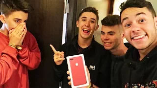 MIS AMIGOS ME REGALAN UN IPHONE 7 PLUS POR SORPRESA!