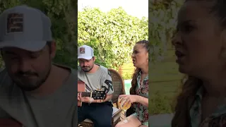 Maiara e Fernando cantando OI SUMIDO