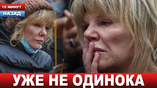 Готовится к свадьбе? Александра Захарова НАКОНЕЦ обрела счастье с многодетным отцом