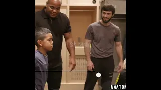 Khabib wrestling with Daniel Cormier's son credit (@AnatomyofaFighter)