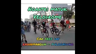 LIPUTAN HARI INI Pesepeda ikut Antri Masuk Ke GOR Velodrome Rawamangun #CFDRawamangun #WISATA #Gowes