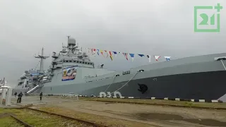Десантный корабль зашел в Мурманске