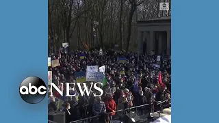 More than 100,000 attend anti-war protest in Berlin
