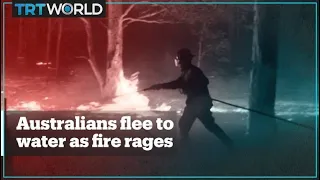 Thousands at risk in Australia as bushfires trap towns