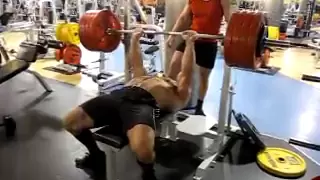 bench press 230kg(507lb) 3 reps Raw