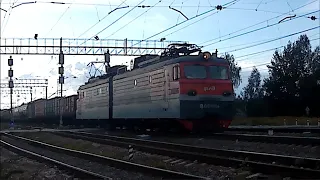 4К. Грузовой поезд на БМО. ВЛ10-194 на большой скорости возле ст. Сандарово.