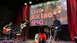 Live Jukebox Trio - Attention