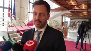 🔴 Premiér Eduard Heger pri odchode z parlamentu. | Aktuality