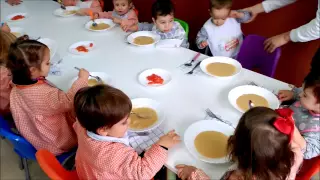 Mirad lo bien que comen vuestros niños en el comedor de Bambú.