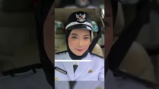 Gokil! Kades Cantik Ini Berani Tantang Preman Kampung.