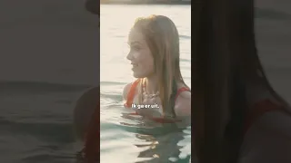 Romy en Kenley hebben het wel héél gezellig in het water.. 😏💋