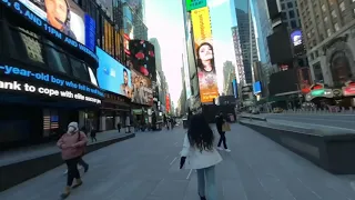 VR 3D Travel: Walking through Times Square in New York City, USA (MUST SEE)
