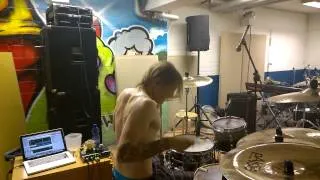 Pearl Artist Rolf Pilve abusing the drums pt.2